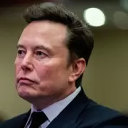 Elon Musk volvió a generar polémica por sus ideas sobre el parto y la crianza