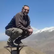 �Milagro en la monta�a! Apareci� con vida el abogado perdido en el cerro El Plata