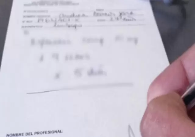 La empleada judicial enfrenta cargos por fraude y uso de documento falso.