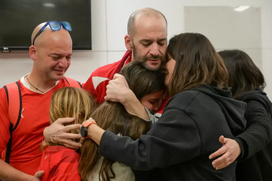 El reencuentro del argentino liberado por Hamas.