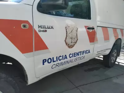 La polic�a cient�fica trabajo en el lugar del hecho./