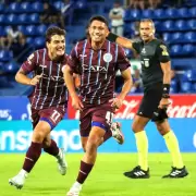 Godoy Cruz se aprovechó de un Vélez sin suerte y logró su primera victoria
