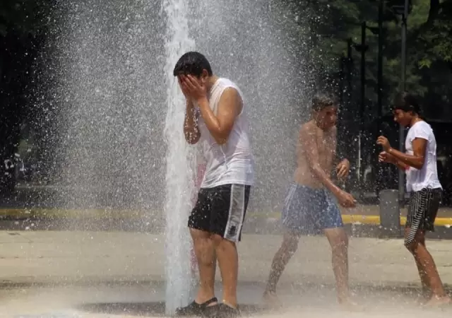 Los mendocinos nos aprontamos a sufrir la quinta ola de calor en lo que va del a�o.