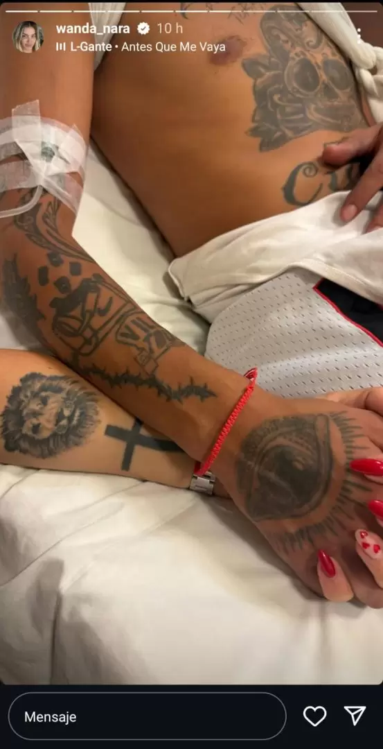 Wanda Nara y Elian Valenzuela de la mano en el sanatorio.