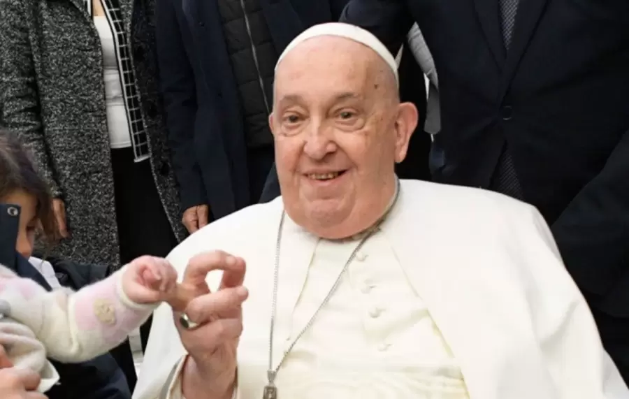 El Papa Francisco est� internado en el hospital romano desde el 14 de febrero.