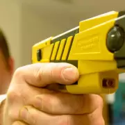 Armas no letales: la seguridad privada en alerta por falta de consulta sobre la ley