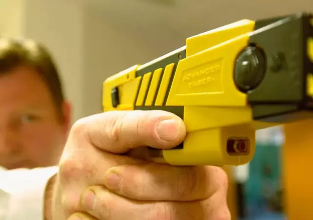 Pistolas Taser.