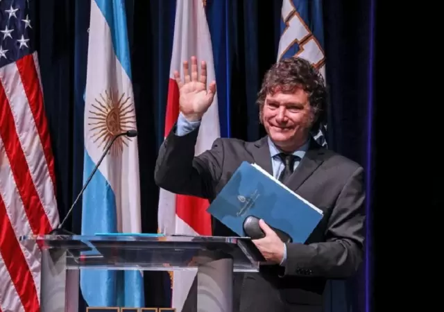Javier Milei viaj� en compa��a de�Luis Caputo, Manuel Adorni y Karina Milei.