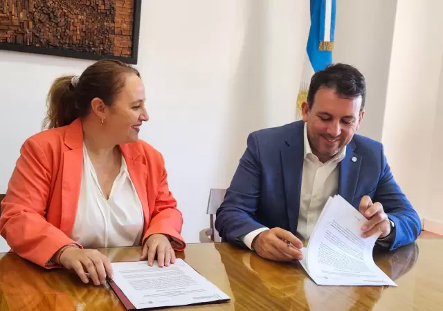 Mar�a Tramutola de Cimientos y el ministro Garc�a Zalazar
