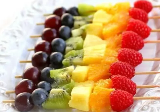 Brochetas de frutas/