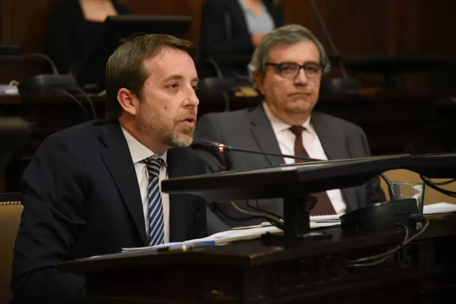 Senador Valent�n Gonz�lez (LAUM).