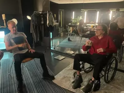 Dos potencias se saludan, Sting y Say no more