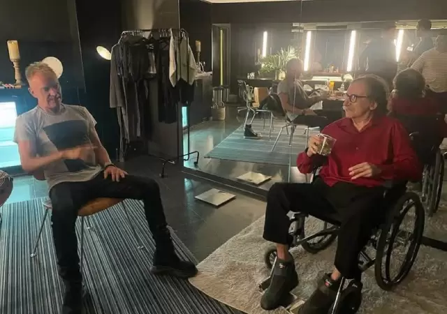 Dos potencias se saludan, Sting y Say no more