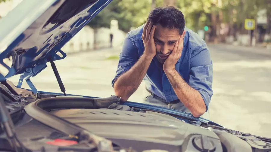 Revisar el estado de salud del coche: uno de los puntos esenciales para un manejo seguro.