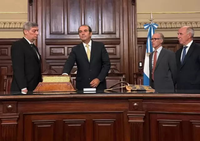 Instante de la jura Manuel Garcia Mansilla como nuevo miembro de la Corte Suprema de Justicia de la Naci�n.