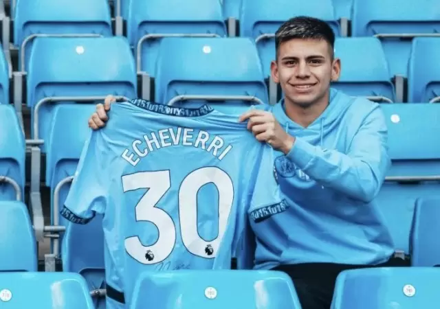 Echeverri en el Manchester City.