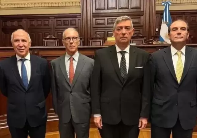 Garc�a Mansilla se incoropor� a la Corte