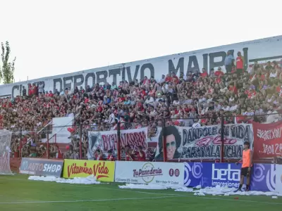 Deportivo Maip� juega como local.