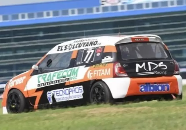 Tom�s Vitar se qued� con el primer puesto en la Clase 3 del Turismo Pista/