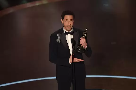 Adrien Brody gan� el Premio Oscar como mejor actor. (REUTERS/Carlos Barria).