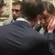 Acusan a Manes de haber "interrumpido a los gritos un acto solemne"