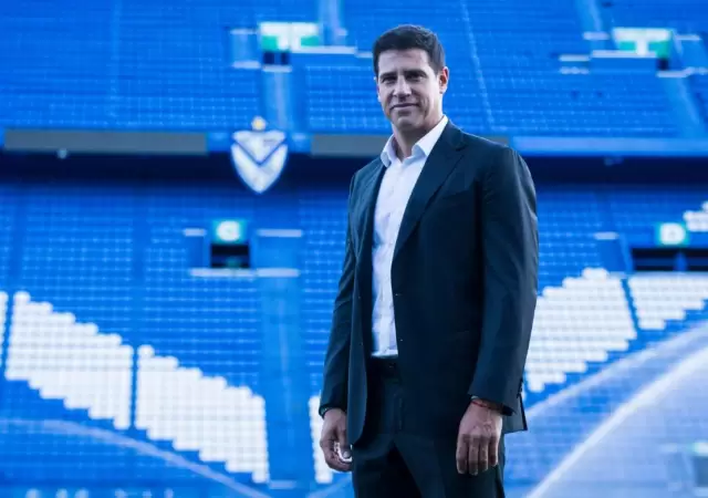 Sebasti�n Dom�nguez present� la renuncia tras la derrota de V�lez.
