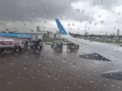 Se registraron demoras de hasta cuatro horas en Aeroparque por la tormenta.