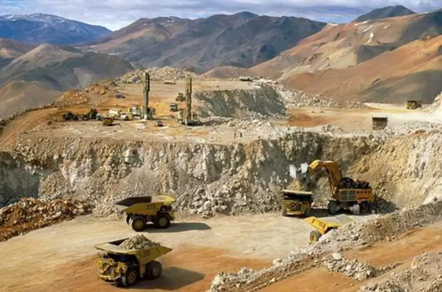 "Mendoza ofrece cuentas equilibradas, y una seguridad jurídica importante para traer inversiones mineras" (H. Casado)