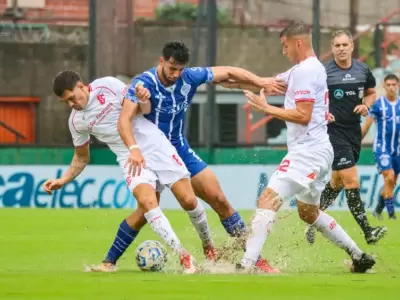 Pasados por agua en el estadio de Arsenal de Sarand�