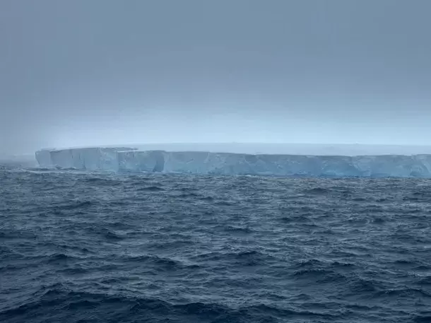 La masa de hielo se desprendió de la Antártida en 1986.