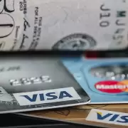 �C�mo conviene pagar los gastos en d�lares de la tarjeta de cr�dito en abril?