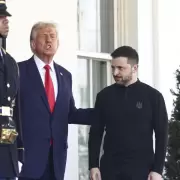 Video: Ucrania muestra "sus trajes" para responder a Estados Unidos