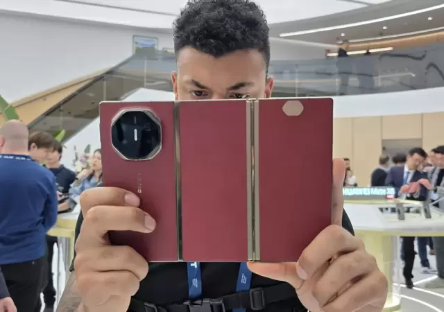 Con las tres pantallas desplegadas funciona como una tablet/