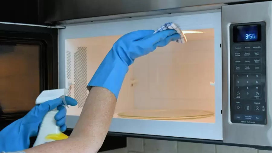 Con su alto nivel de pH, puede descomponer sustancias �cidas como la grasa y los restos de alimentos quemados.