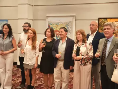 Los organizadores de la muestra y la ganadora