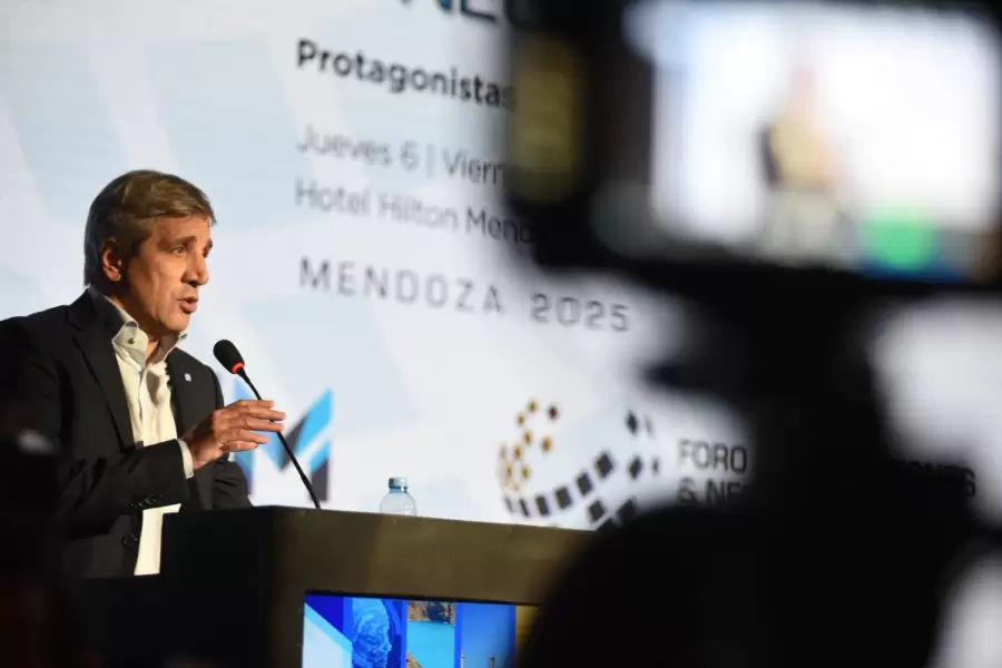 "Escuchar al presidente repasar los logros es shockeante: hoy tenemos una inflaci�n del 2%, sin d�ficit fiscal y sin emisi�n monetaria" (L. Caputo)