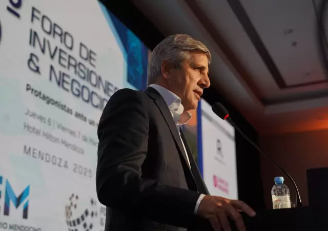 Luis Caputo recientemente visit� Mendoza durante la semana de celebraciones de la Fiesta Nacional de la Vendimia 2025.