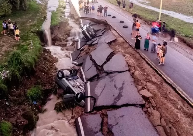 Foto de Archivo del temporal que azot� Bah�a Blanca/