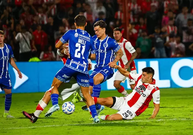 Godoy Cruz empat� ante Instituto.
