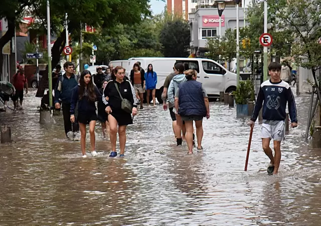 La alerta se encendi� en Bah�a Blanca ante la probable aparici�n de enfermedades luego de la brutal tormenta que azot� al sur de Buenos Aires.