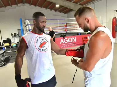 El cubano Scull en el gimnasio con su remera de River