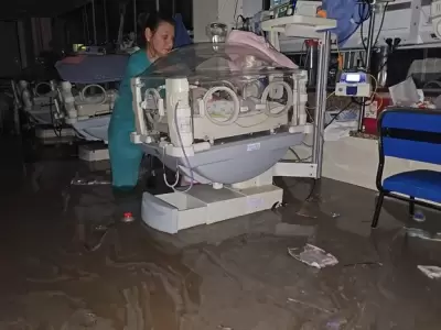 La sala de Neonatolog�a del Hospital Penna de Bah�a Blanca, completamente inundada.