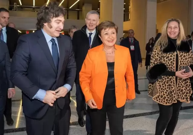 Milei firm� el DNU para acuerdo con el FMI: aval presidencial y denuncia penal