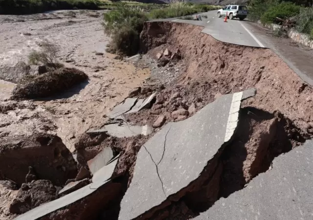 Rutas nacionales y provinciales de Jujuy, Salta y Tucum�n destrozadas por el temporal.