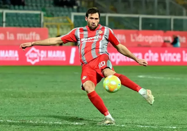 Franco V�zquez suspendido por 10 fechas