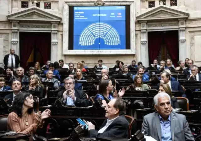 El primer emplazamiento, a las comisiones de Asuntos Constitucionales, de Justicia y de Finanzas, fue aprobado por 146 votos.