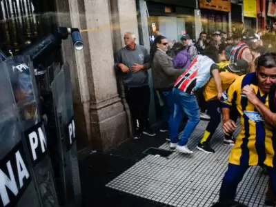 La zona del Congreso de la Naci�n se transform� en un �rea de duras protestas con la consecuente represi�n de  parte de las fuerzas de prevenci�n.