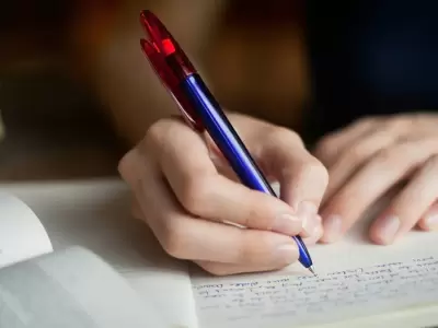 �Mala letra o mente brillante? Mir� lo que sugiere una investigaci�n