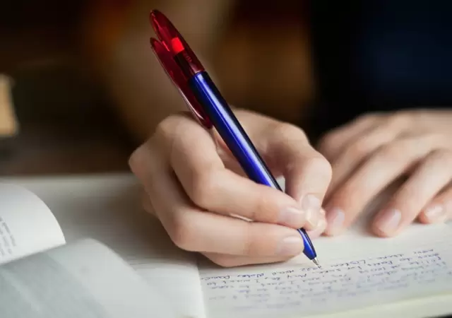 �Mala letra o mente brillante? Mir� lo que sugiere una investigaci�n
