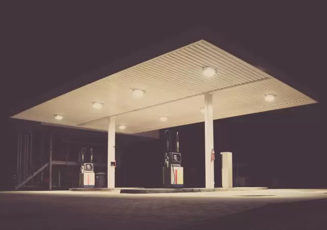 Estaci�n de servicio low cost.